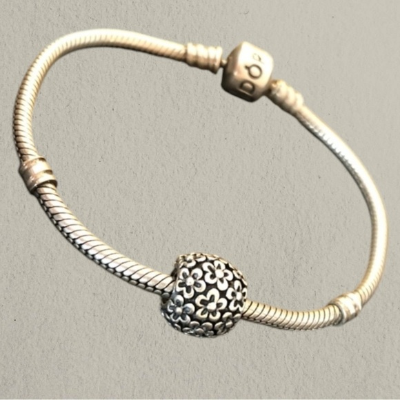 PANDORA AUTHENTIC STERLING SILVER PERFECT POISES DAISY CHARM - Picture 2 of 2